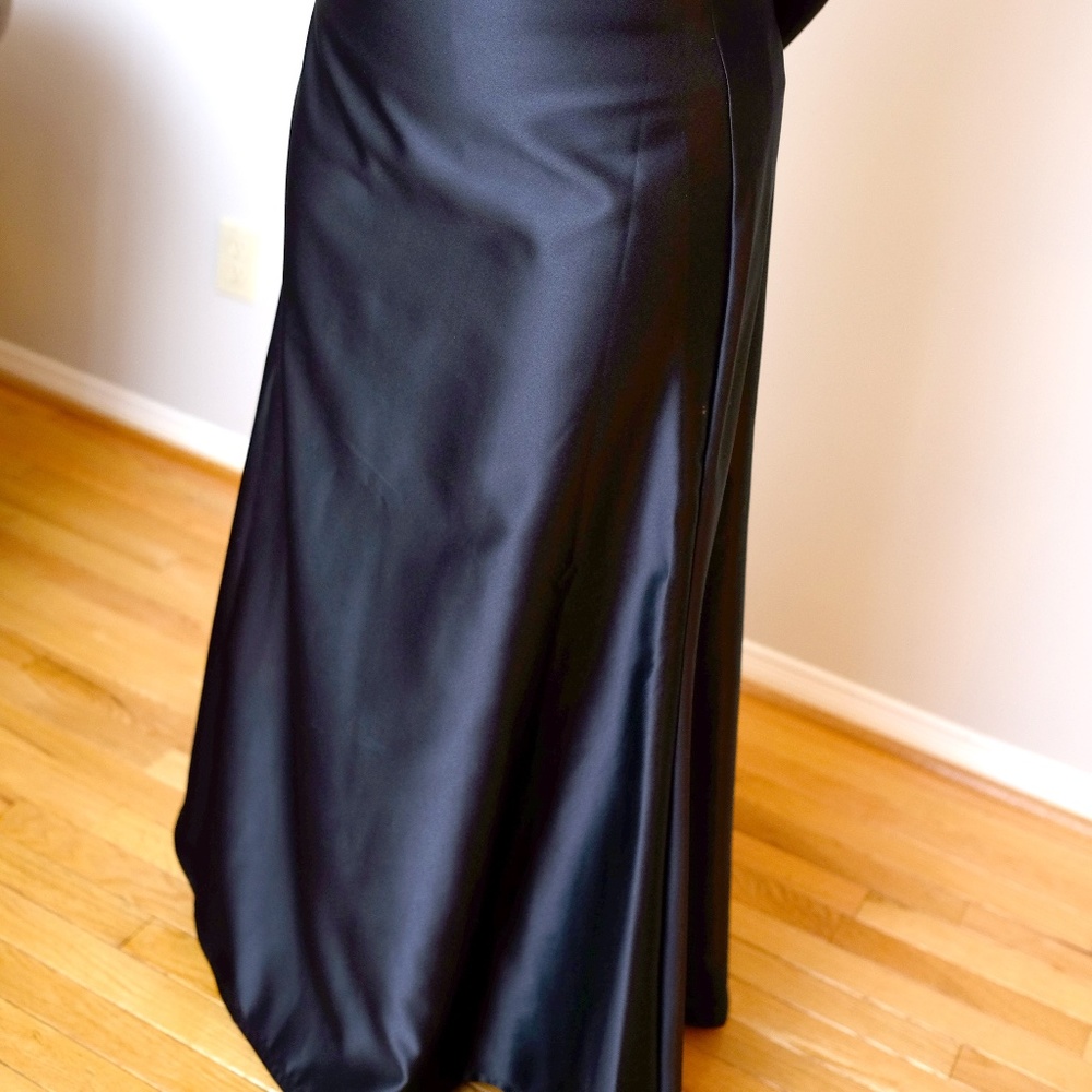 A maxi black long skirt